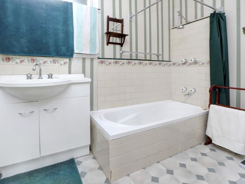 31 Warrain Avenue, Rosebud VIC 3939