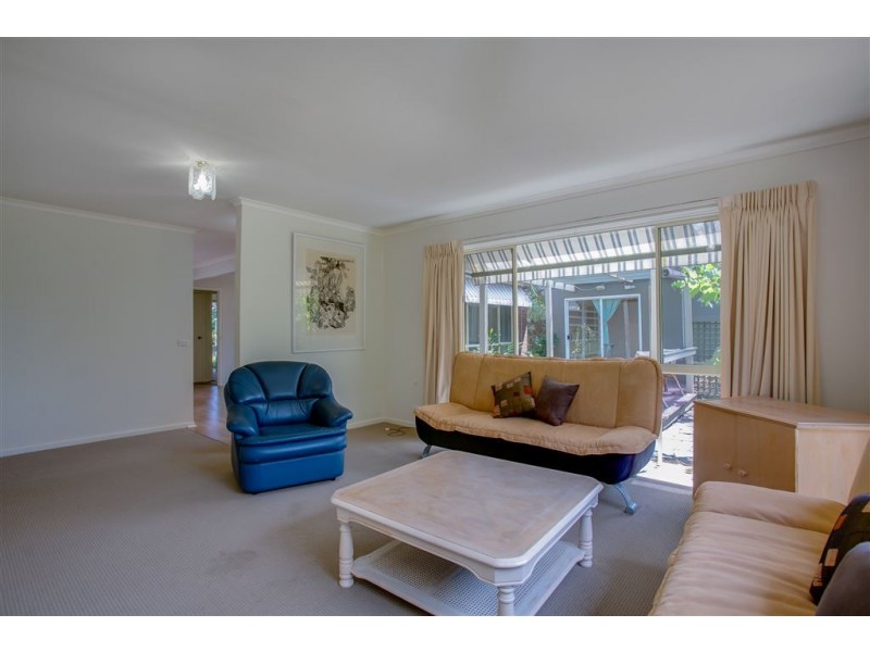 55 Mawarra Avenue, Rosebud West VIC 3940