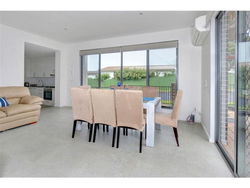 14 Seventh Ave, Rosebud VIC 3939