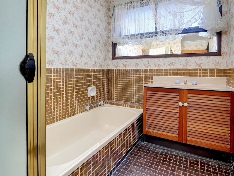 15 Swans Way, Rosebud West VIC 3940