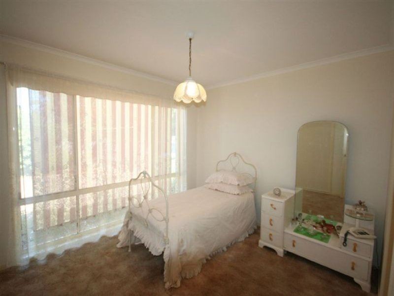 203 Ninth Avenue, Rosebud VIC 3939