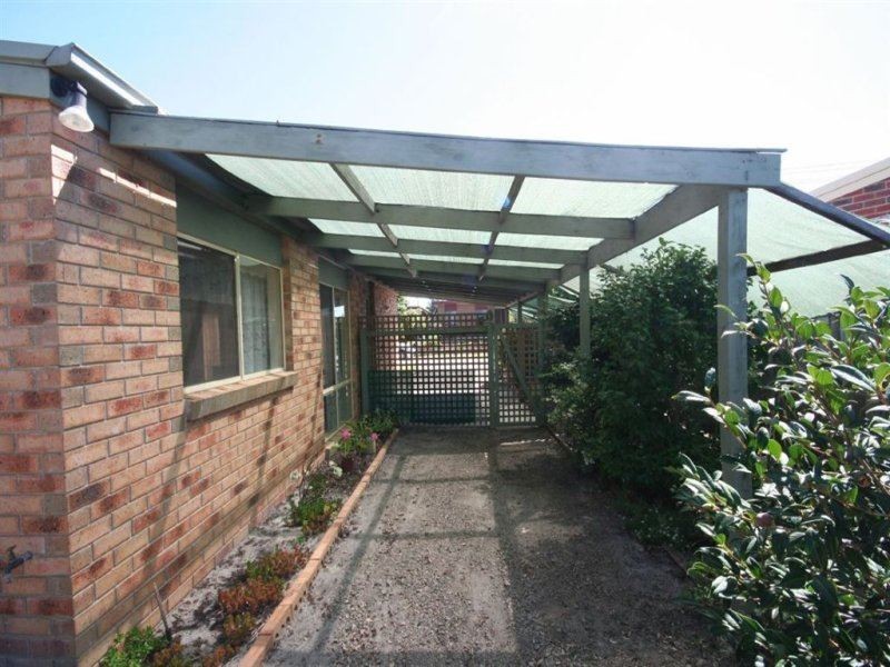 203 Ninth Avenue, Rosebud VIC 3939
