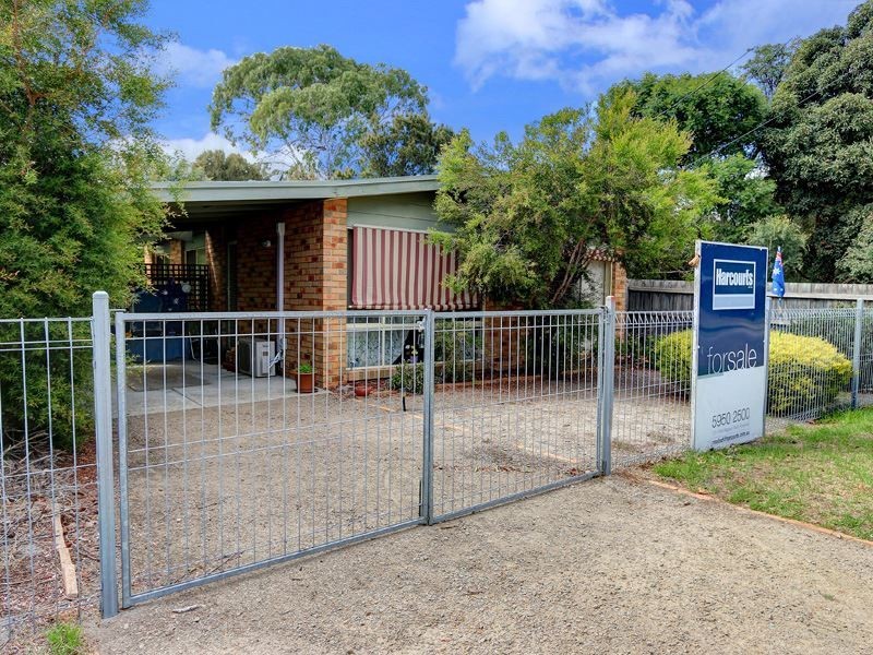 203 Ninth Avenue, Rosebud VIC 3939