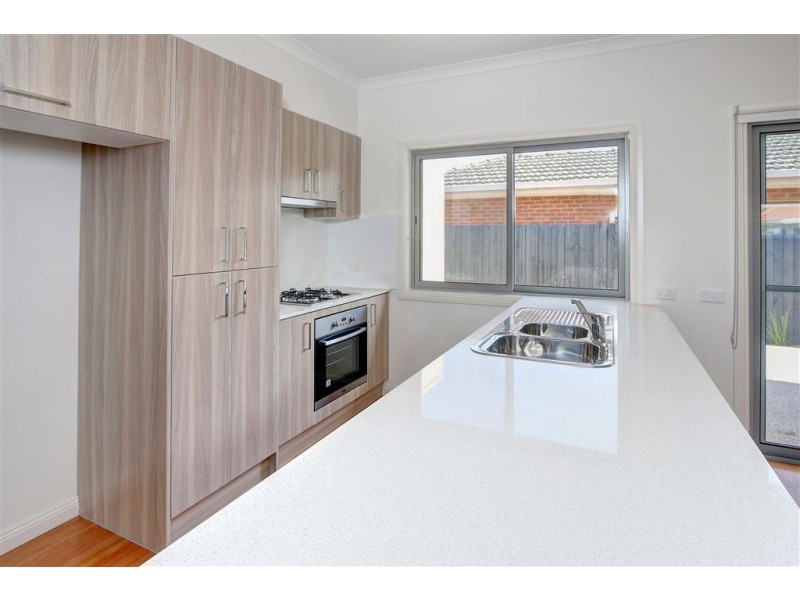 2/8 Warranilla Avenue, Rosebud VIC 3939