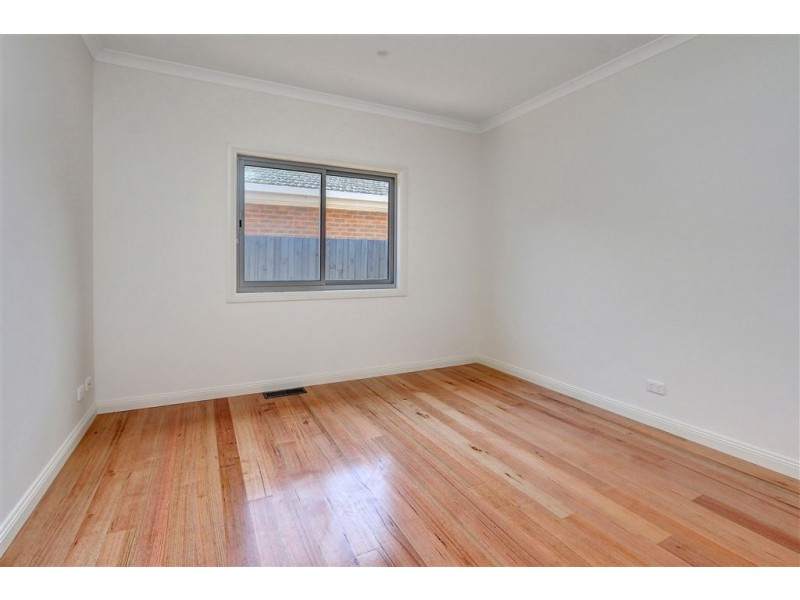 2/8 Warranilla Avenue, Rosebud VIC 3939