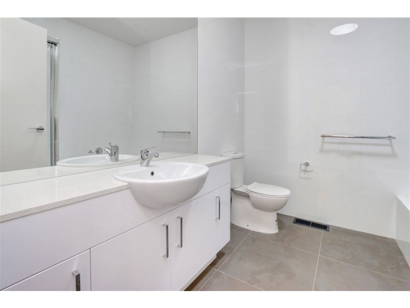 2/8 Warranilla Avenue, Rosebud VIC 3939