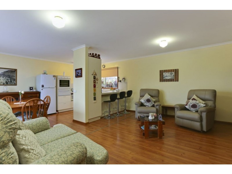 137 Sixth Avenue, Rosebud VIC 3939