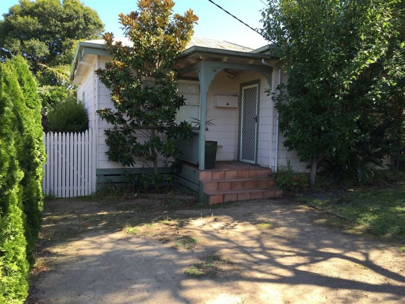 32 Seventh Avenue, Rosebud VIC 3939