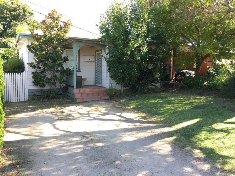 32 Seventh Avenue, Rosebud VIC 3939