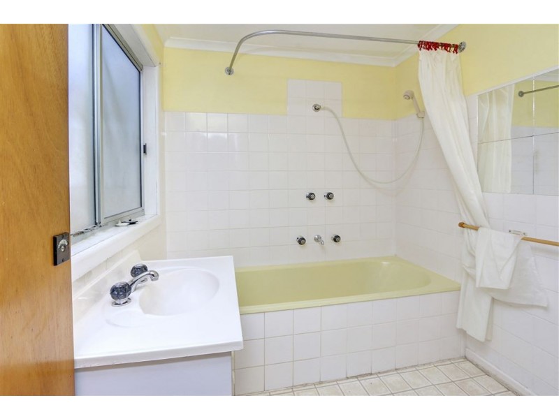 16 Warranilla Ave, Rosebud VIC 3939