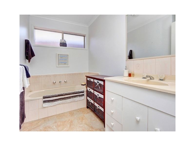 67 Eighth Ave, Rosebud VIC 3939