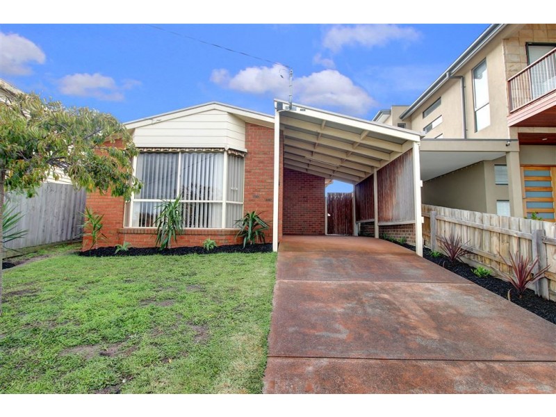 67 Eighth Ave, Rosebud VIC 3939