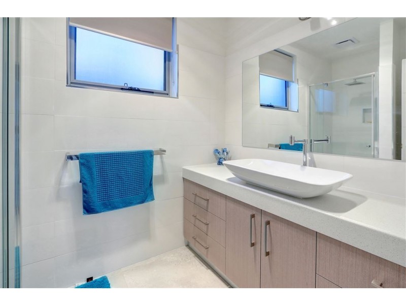 14 Seventh Ave, Rosebud VIC 3939