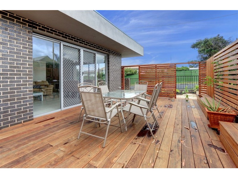 14 Seventh Ave, Rosebud VIC 3939