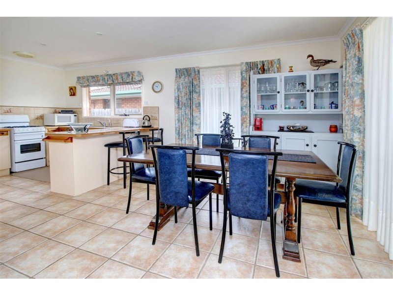 31 Elizabeth Avenue, Rosebud West VIC 3940