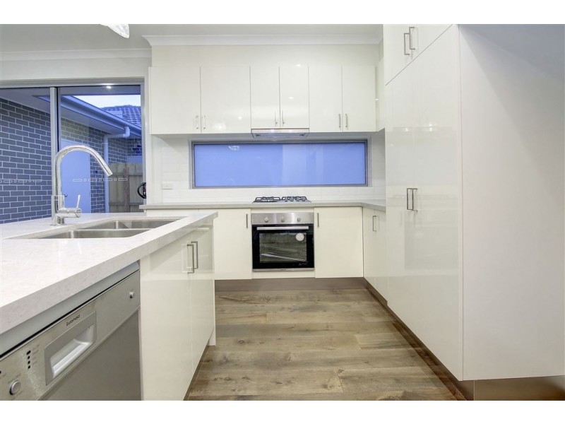 203 Sixth Avenue, Rosebud VIC 3939