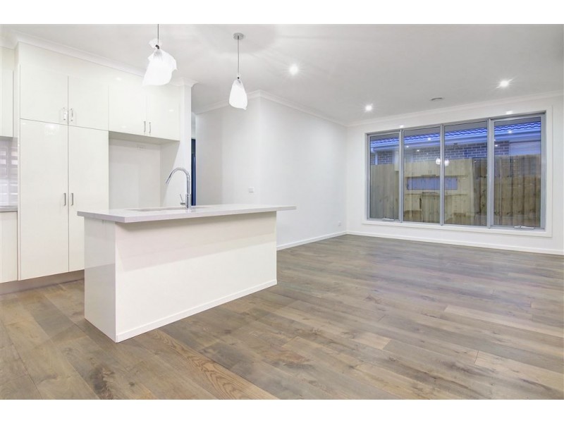 203 Sixth Avenue, Rosebud VIC 3939