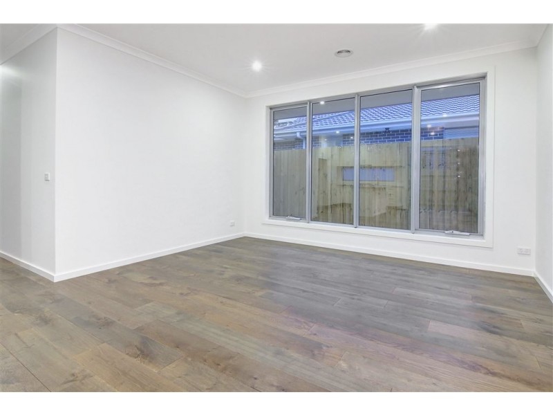 203 Sixth Avenue, Rosebud VIC 3939