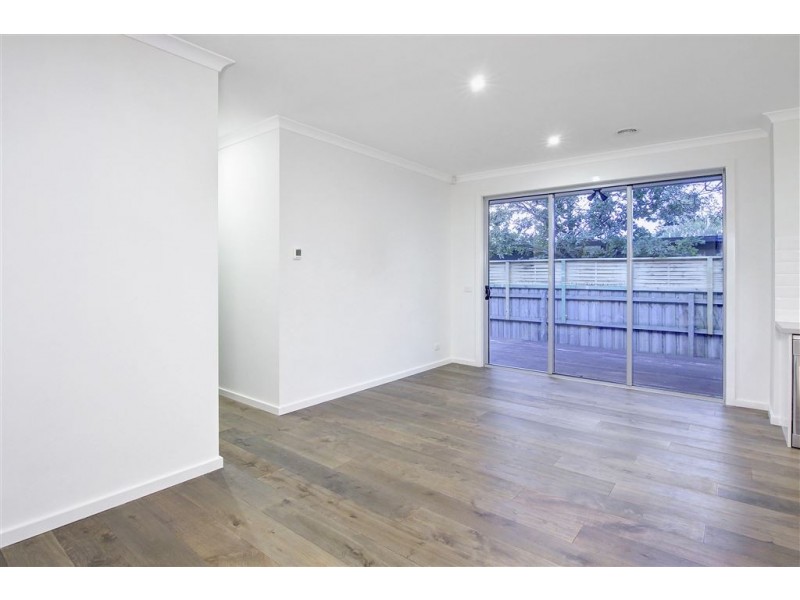 203 Sixth Avenue, Rosebud VIC 3939