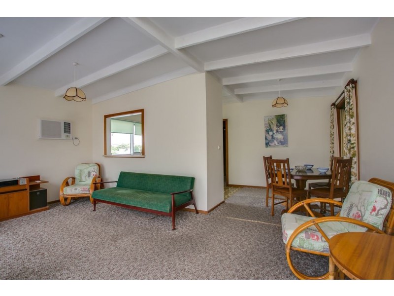 30 Eighth Ave, Rosebud VIC 3939