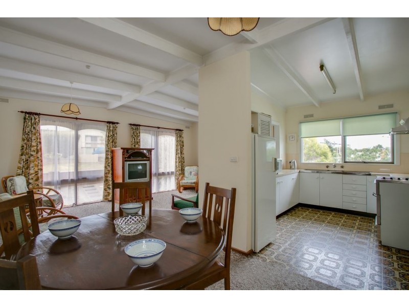 30 Eighth Ave, Rosebud VIC 3939