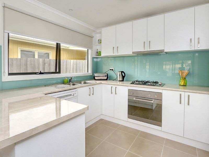 26 Sixth Avenue, Rosebud VIC 3939