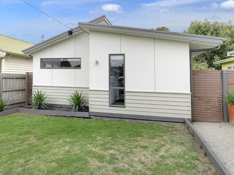 26 Sixth Avenue, Rosebud VIC 3939