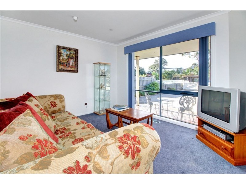 18 Overlea Avenue, Rosebud VIC 3939