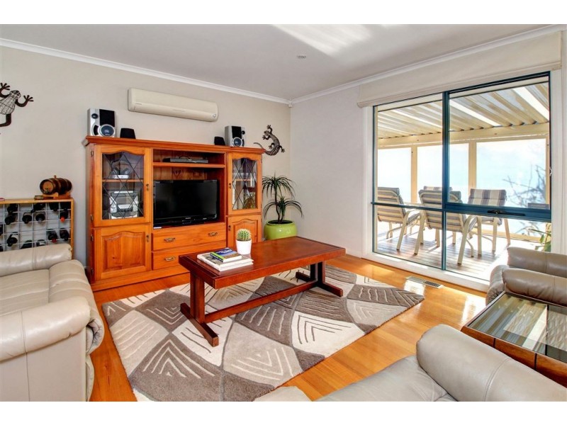 18 Overlea Avenue, Rosebud VIC 3939