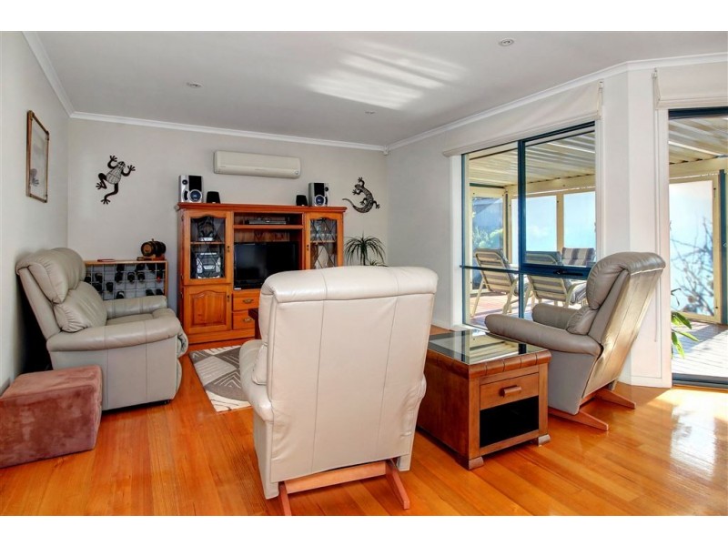 18 Overlea Avenue, Rosebud VIC 3939