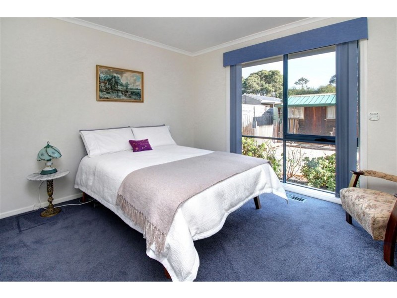 18 Overlea Avenue, Rosebud VIC 3939