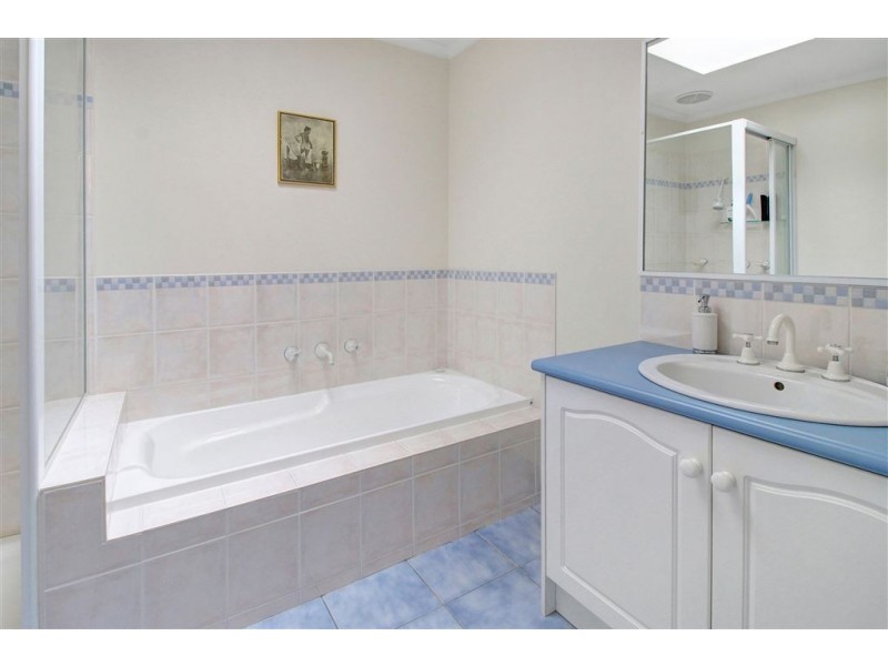 18 Overlea Avenue, Rosebud VIC 3939