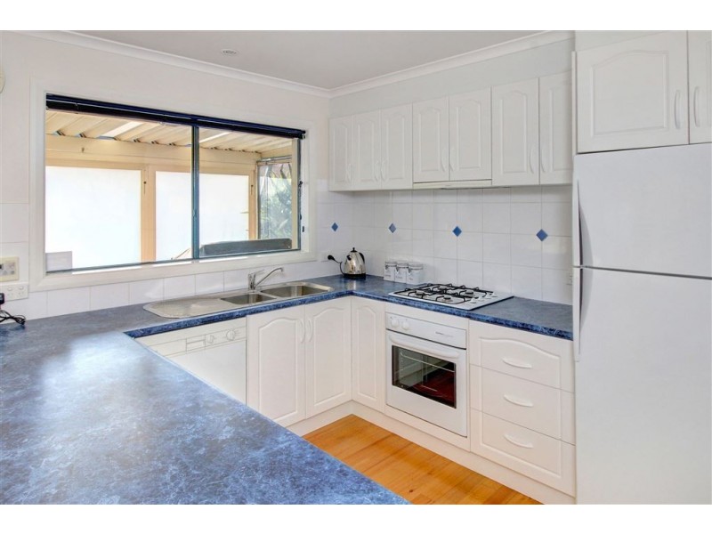 18 Overlea Avenue, Rosebud VIC 3939