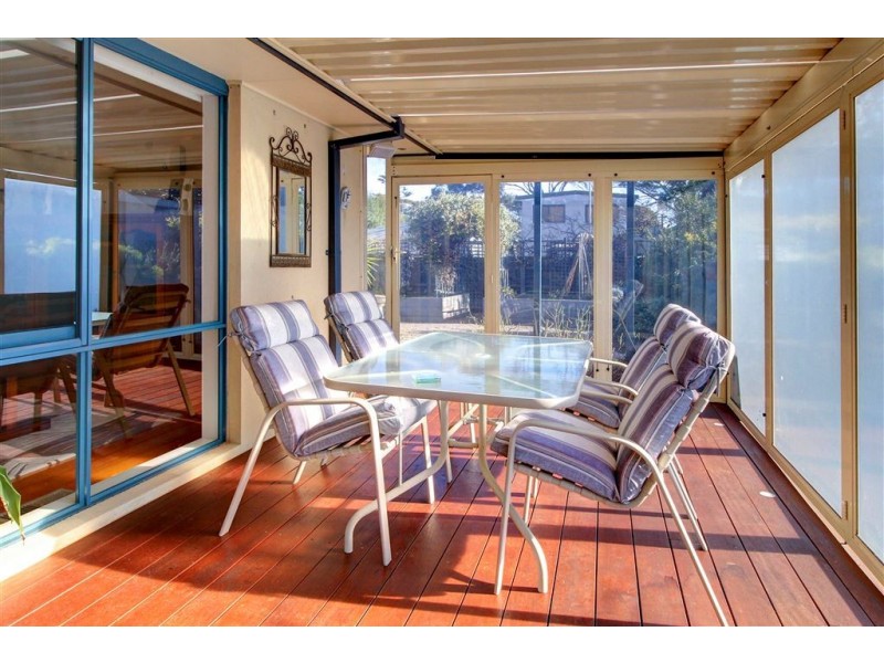 18 Overlea Avenue, Rosebud VIC 3939