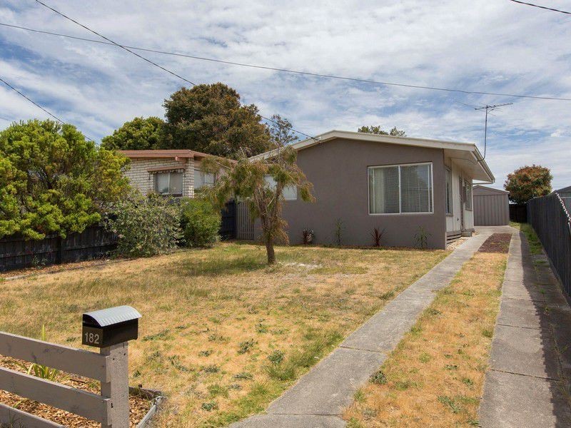 182 Eighth Ave, Rosebud VIC 3939