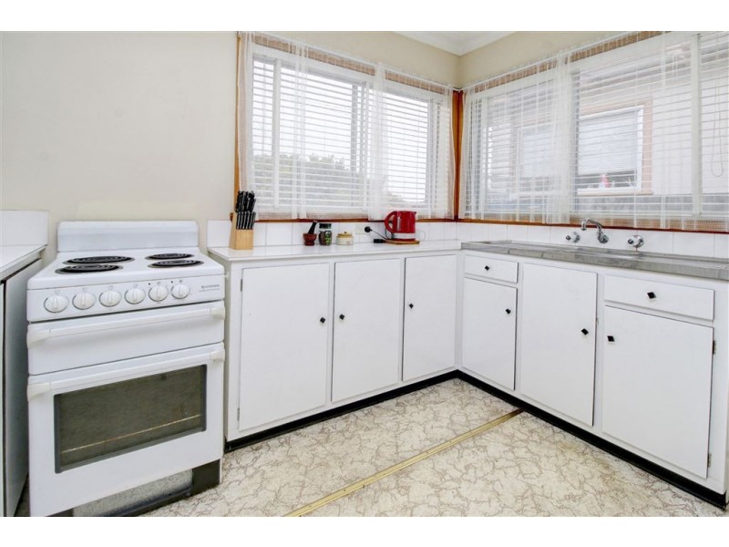 182 Eighth Ave, Rosebud VIC 3939