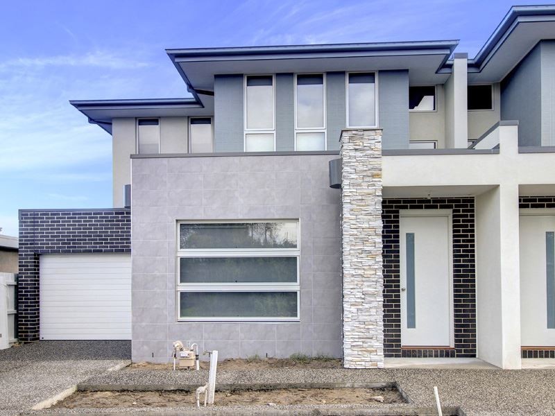 26 Staughton Avenue, Rosebud West VIC 3940