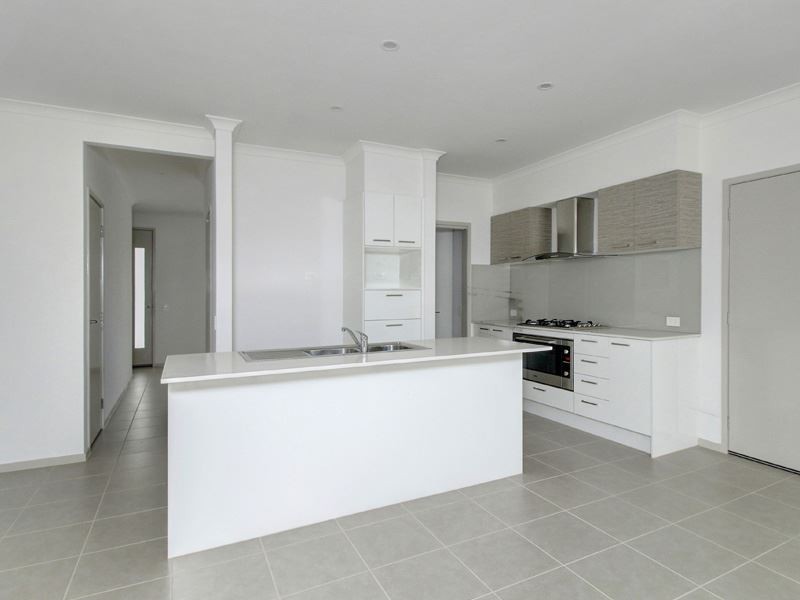 26 Staughton Avenue, Rosebud West VIC 3940