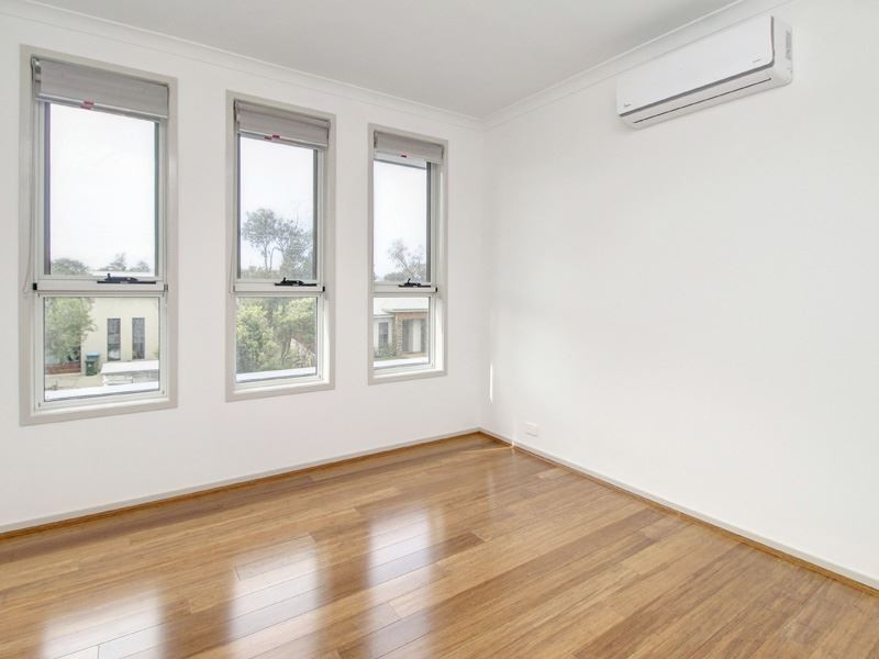 26 Staughton Avenue, Rosebud West VIC 3940