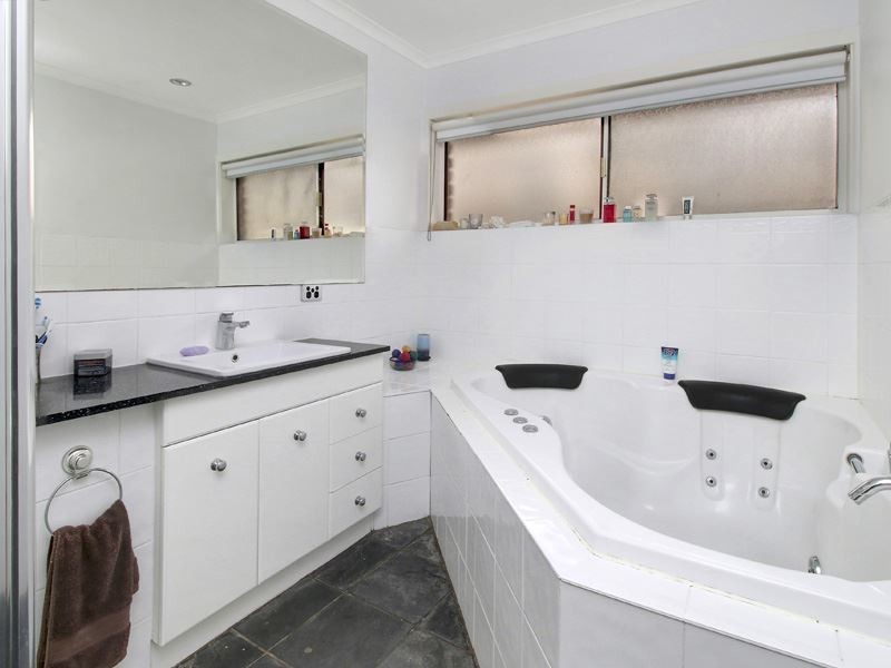 37 Leura Crescent, Rosebud VIC 3939