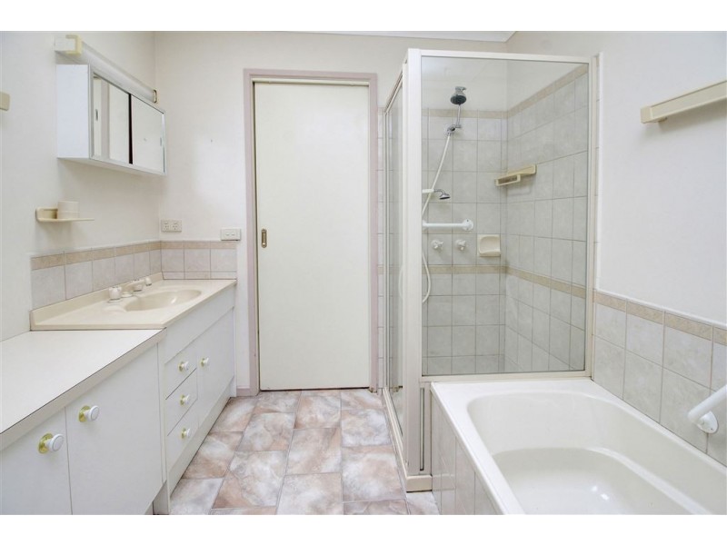 124 Sixth Avenue, Rosebud VIC 3939