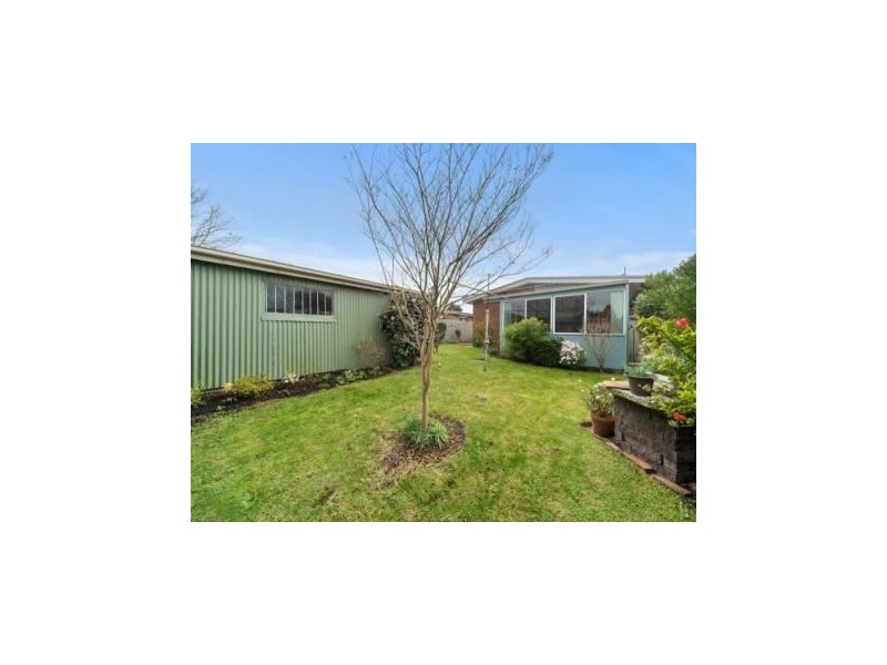 212 Ninth Avenue, Rosebud VIC 3939