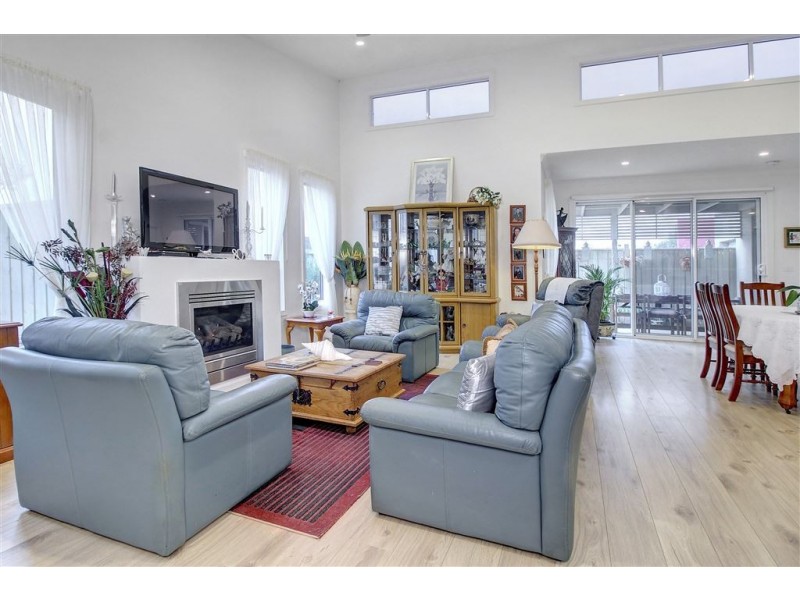 41 Capel Avenue, Rosebud West VIC 3940