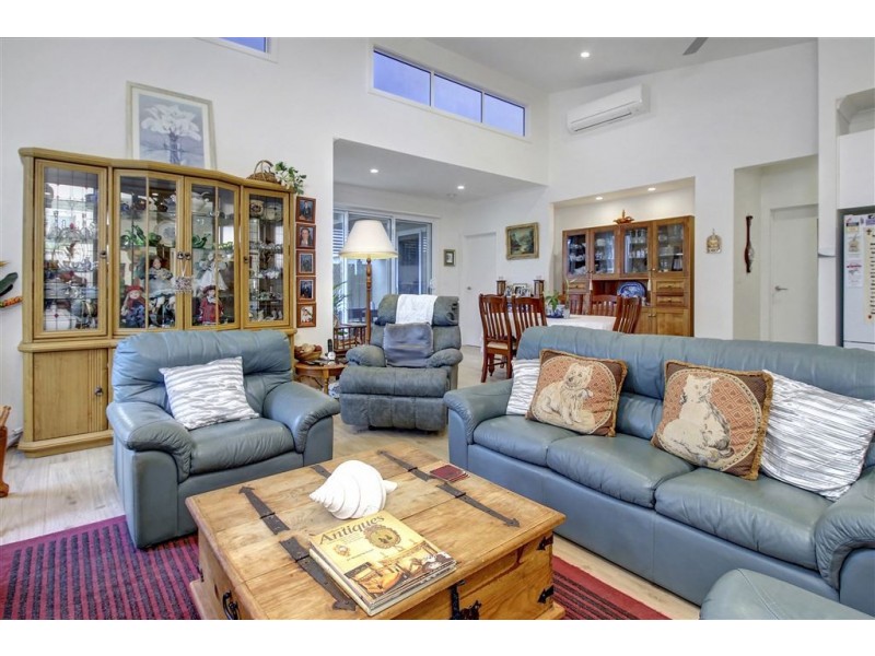 41 Capel Avenue, Rosebud West VIC 3940