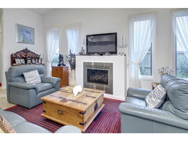 41 Capel Avenue, Rosebud West VIC 3940