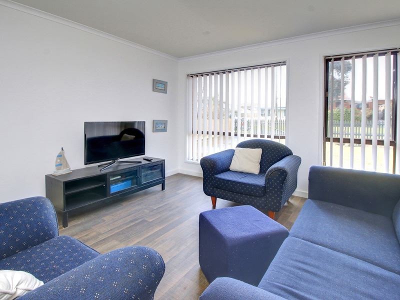 16 Third Avenue, Rosebud VIC 3939
