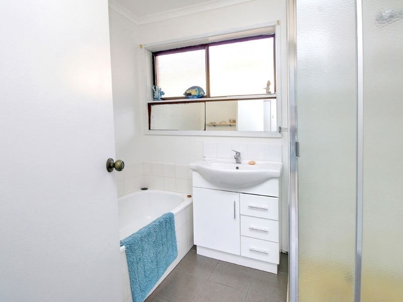 16 Third Avenue, Rosebud VIC 3939
