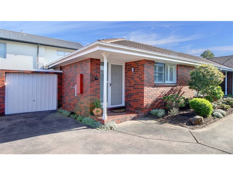 2/13 Alexander Avenue, Mornington VIC 3931