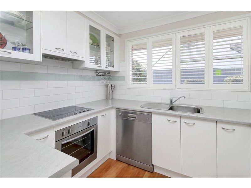 2/13 Alexander Avenue, Mornington VIC 3931