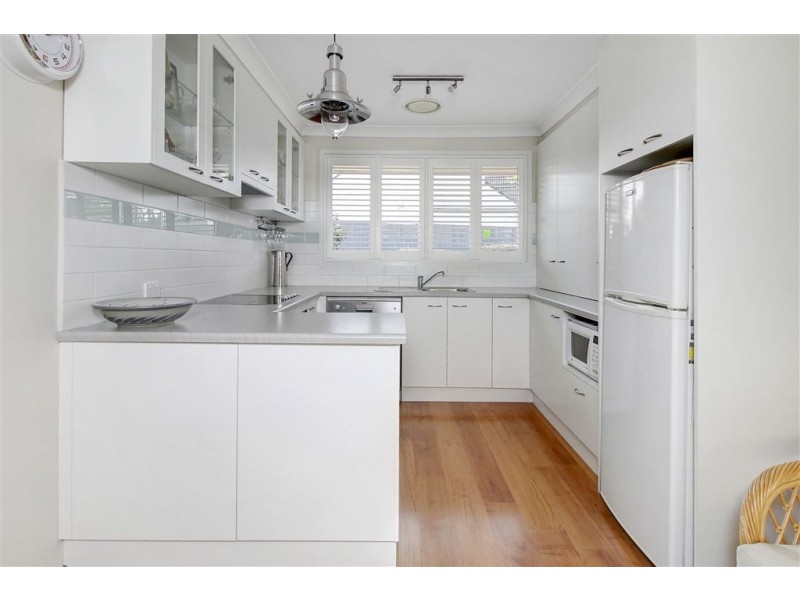 2/13 Alexander Avenue, Mornington VIC 3931